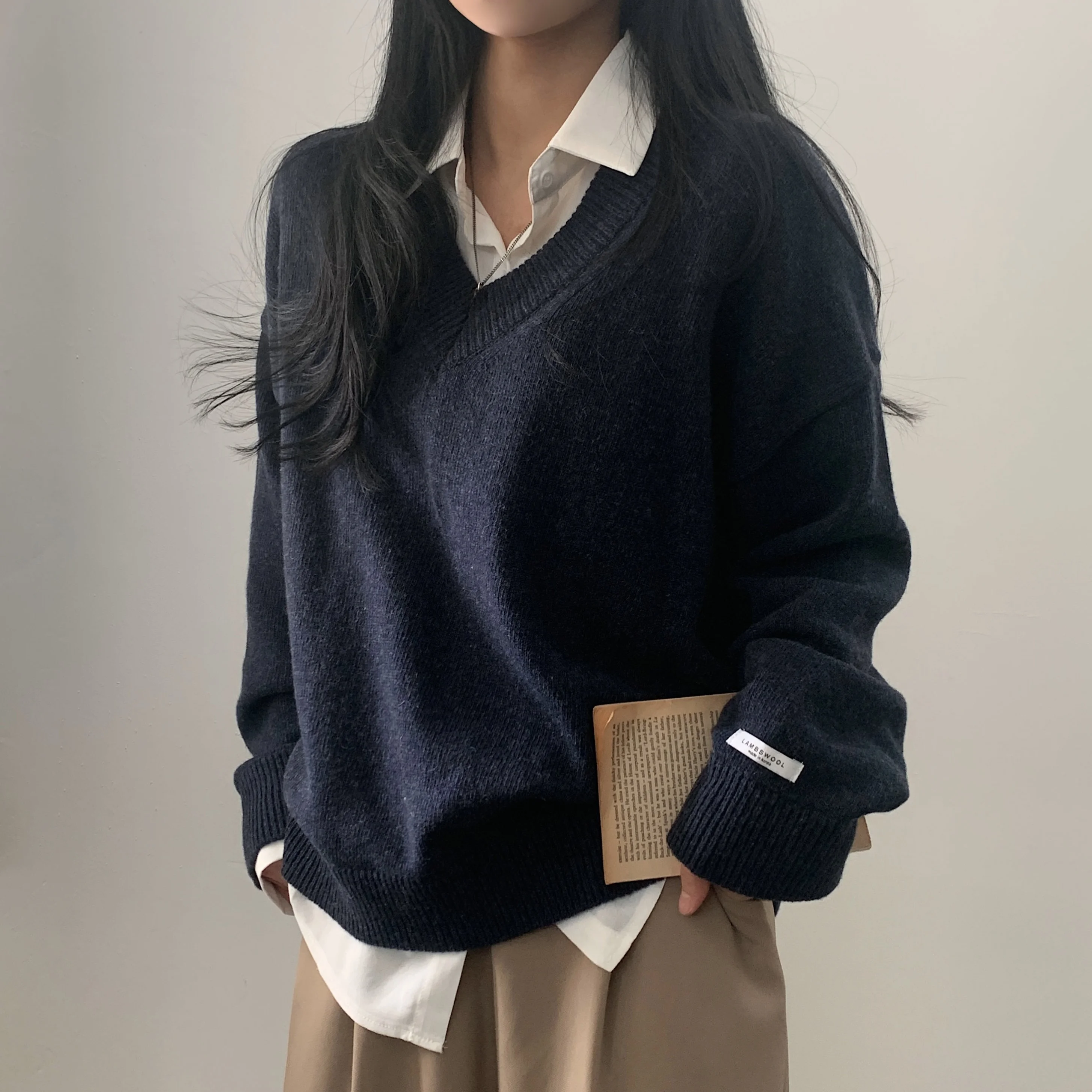 Свободный шикарный вязаный свитер Lazy Sle, пуловер с v-образным вырезом, теплый топ для женщин, осень-зима, цвет морской волны, полиэстер, материал
Свободный шикарный вязаный свитер Lazy Sle, пуловер с v-образным вырезом, теплый топ для женщин, осень-зима, цвет морской волны, полиэстер, материал