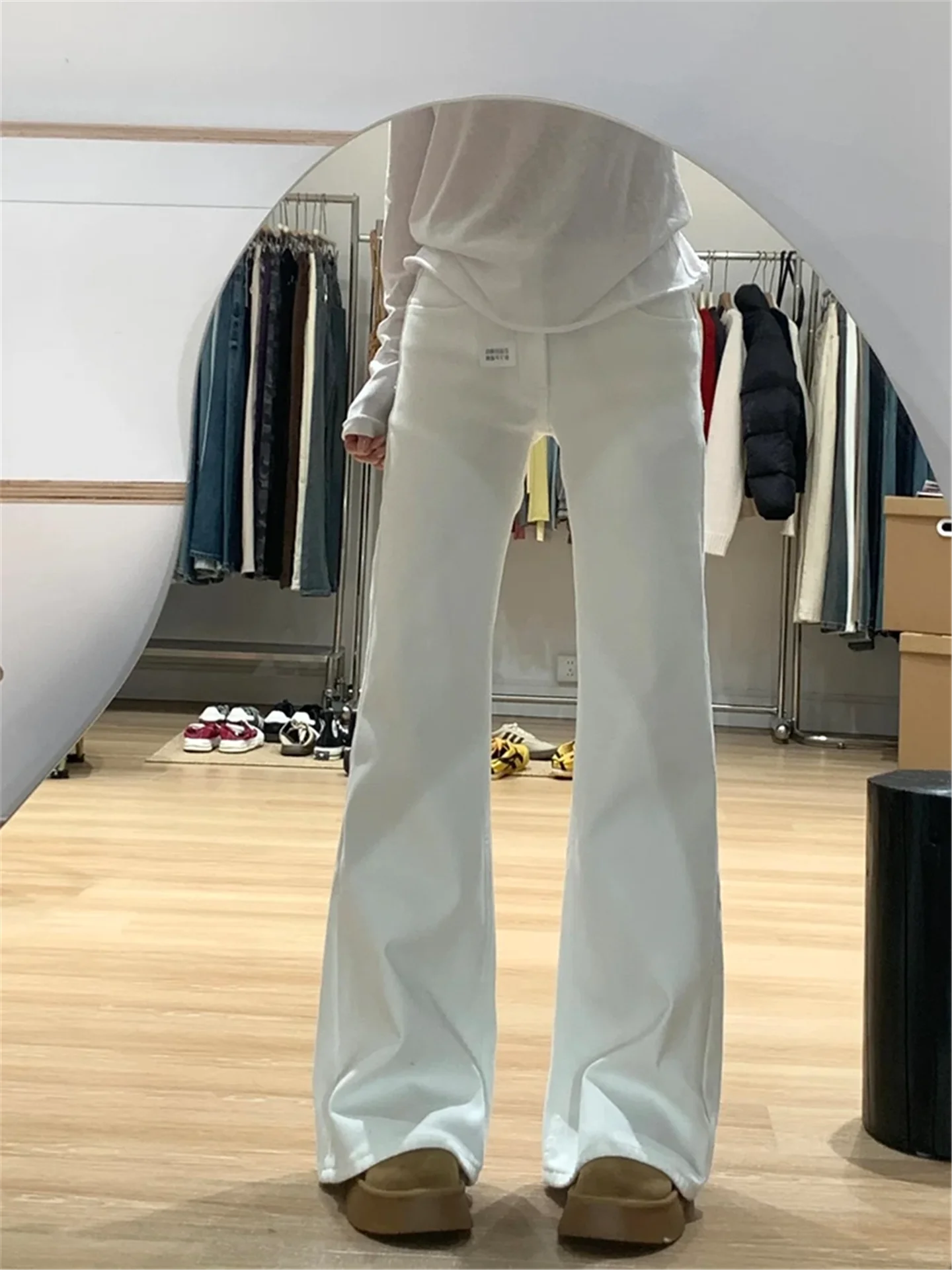 Extended Length Loose Fit Low Waist Wide Leg Bell Bottom Jeans Women's Casual Cotton Denim Pants Spring Autumn Seasonal Wear
Extended Length Loose Fit Low Waist Wide Leg Bell Bottom Jeans Women's Casual Cotton Denim Pants Spring Autumn Seasonal Wear