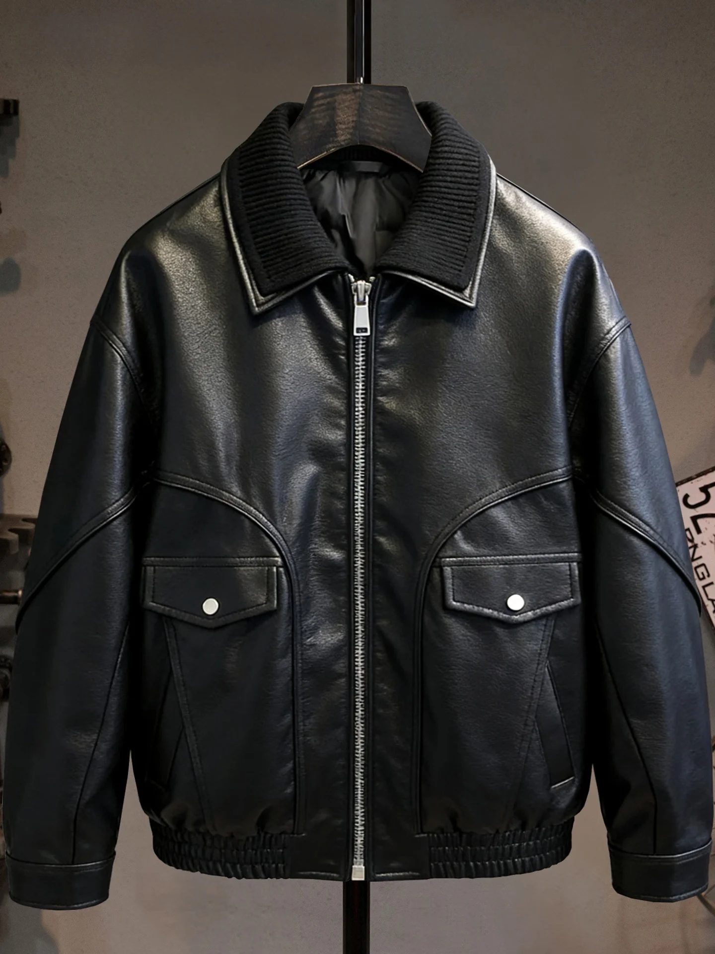 Мужская короткая стеганая куртка в корейском стиле, мотоциклетная куртка с теплым воротником, модная зимняя верхняя одежда из прочной ткани PU
Мужская короткая стеганая куртка в корейском стиле, мотоциклетная куртка с теплым воротником, модная зимняя верхняя одежда из прочной ткани PU