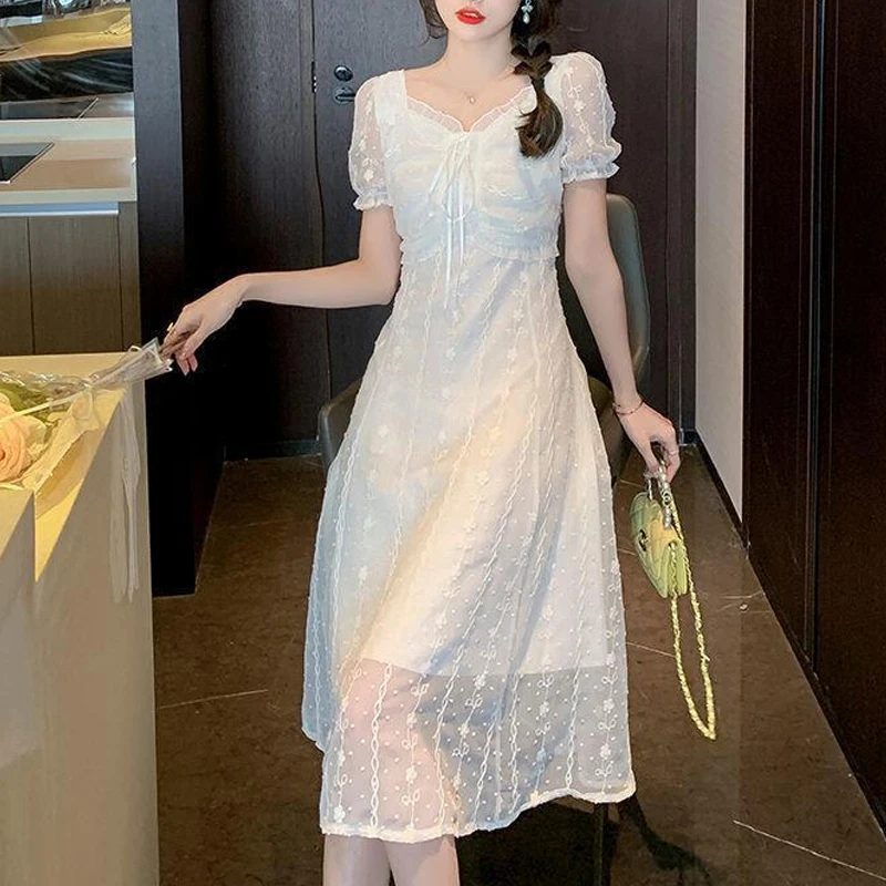 Elegant Hook Hollow Flower Puff Sleeve Slim Dress Vintage Lace Embroidered Dress Women Summer Belt Square Neck Sexy Dress 28109
Elegant Hook Hollow Flower Puff Sleeve Slim Dress Vintage Lace Embroidered Dress Women Summer Belt Square Neck Sexy Dress 28109