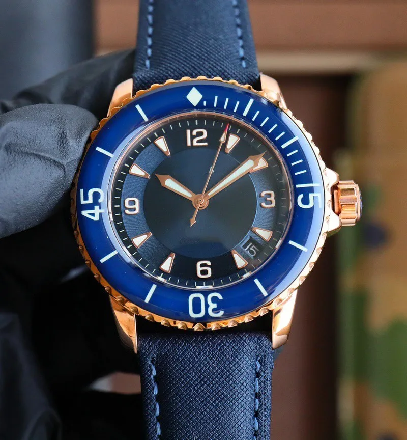 Customized watch, 42mm, sapphire glass mirror, custom integrated movement, canvas strap
Customized watch, 42mm, sapphire glass mirror, custom integrated movement, canvas strap