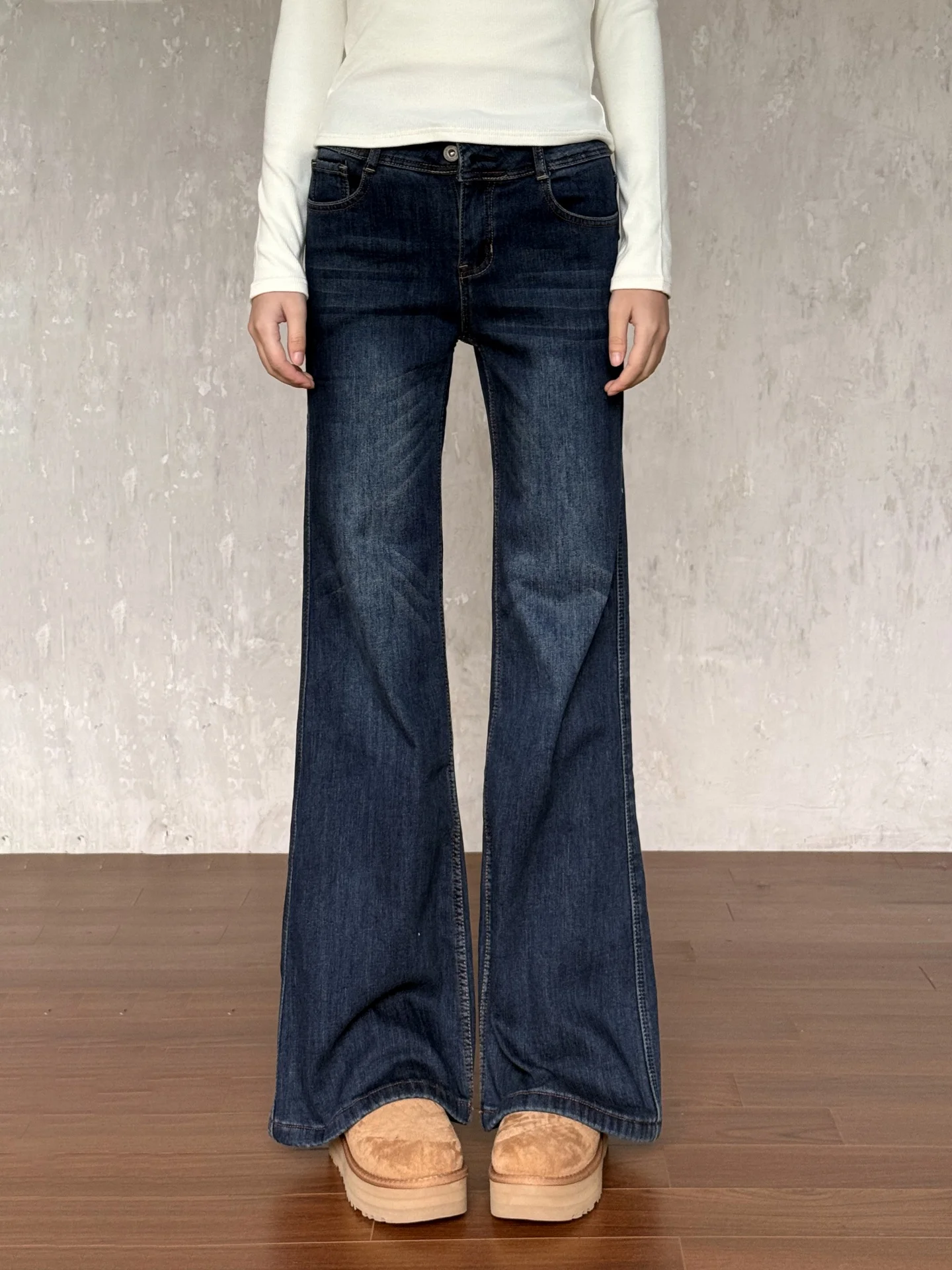 Винтажные джинсы-клеш с низкой посадкой и эффектом потертости, темно-синие, женские, с высокой талией, из эластичного хлопка, облегающие, летние
Винтажные джинсы-клеш с низкой посадкой и эффектом потертости, темно-синие, женские, с высокой талией, из эластичного хлопка, облегающие, летние