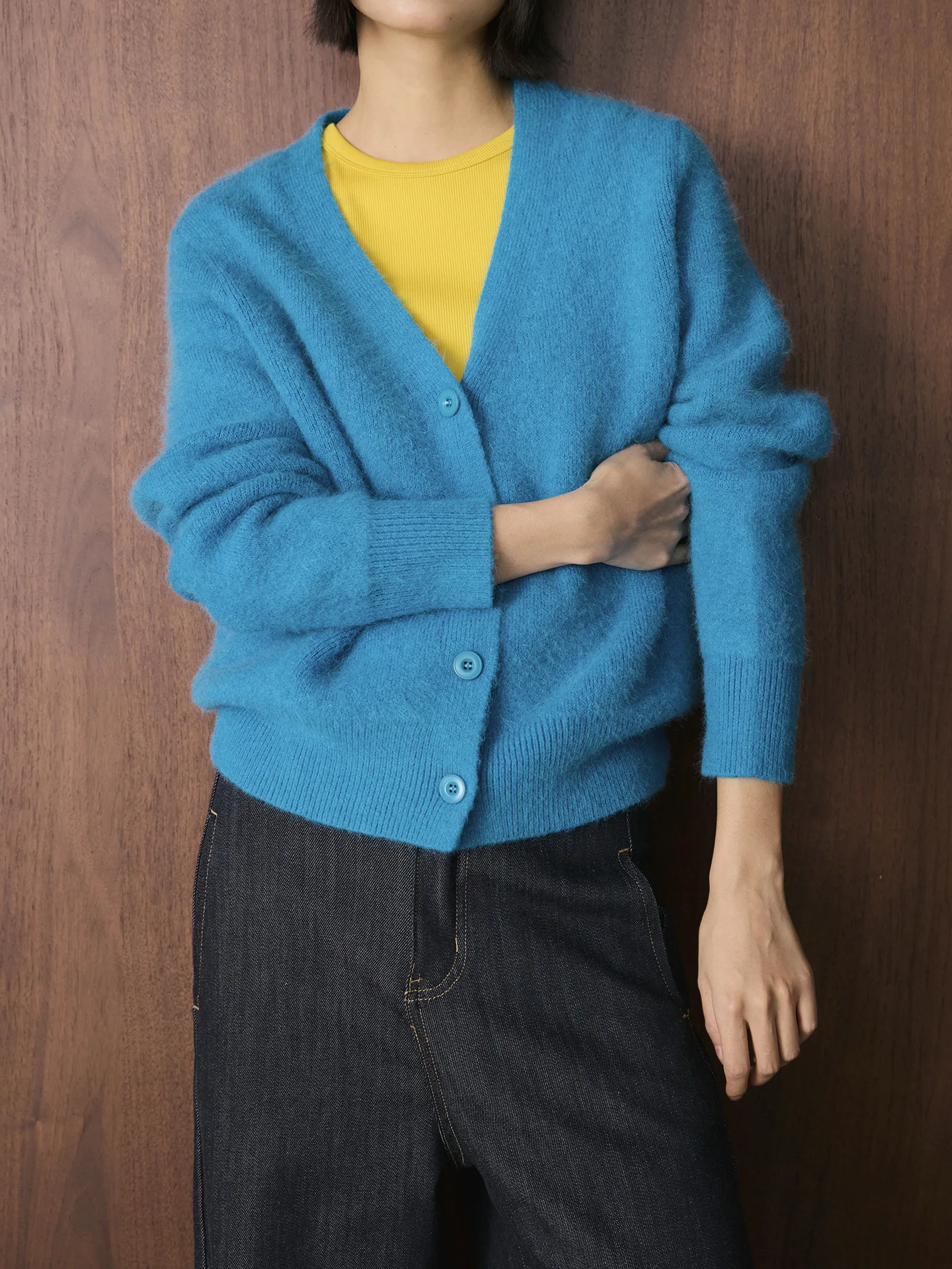 Новый зимний корейский ленивый стиль с v-образным вырезом и нитью енота, вязаный шерстяной свитер, мягкий липкий теплый топ для женщин
Новый зимний корейский ленивый стиль с v-образным вырезом и нитью енота, вязаный шерстяной свитер, мягкий липкий теплый топ для женщин