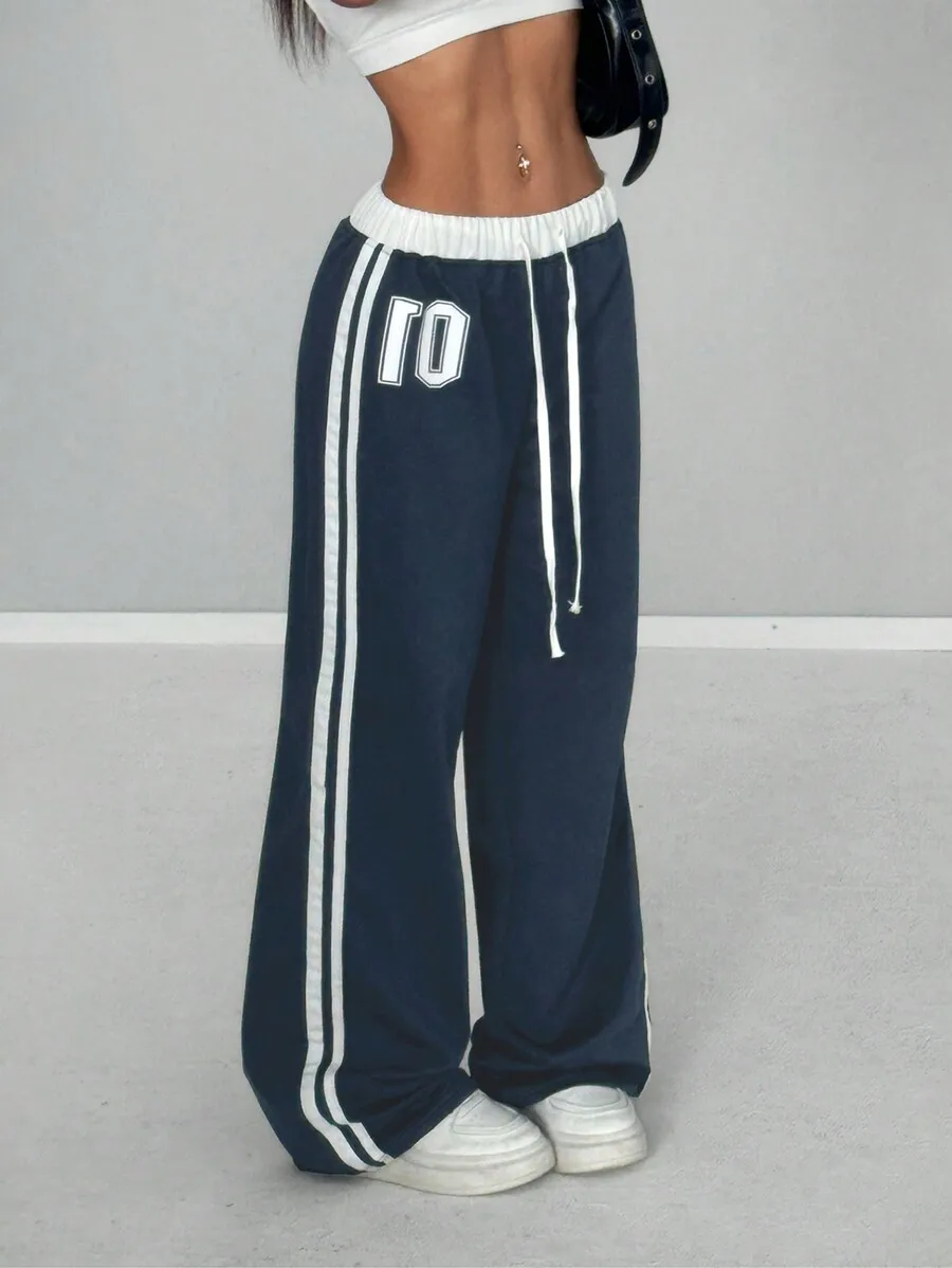 Women's Wide-Leg Sporty Sweatpants with Side Stripes and Numeric Print
Women's Wide-Leg Sporty Sweatpants with Side Stripes and Numeric Print