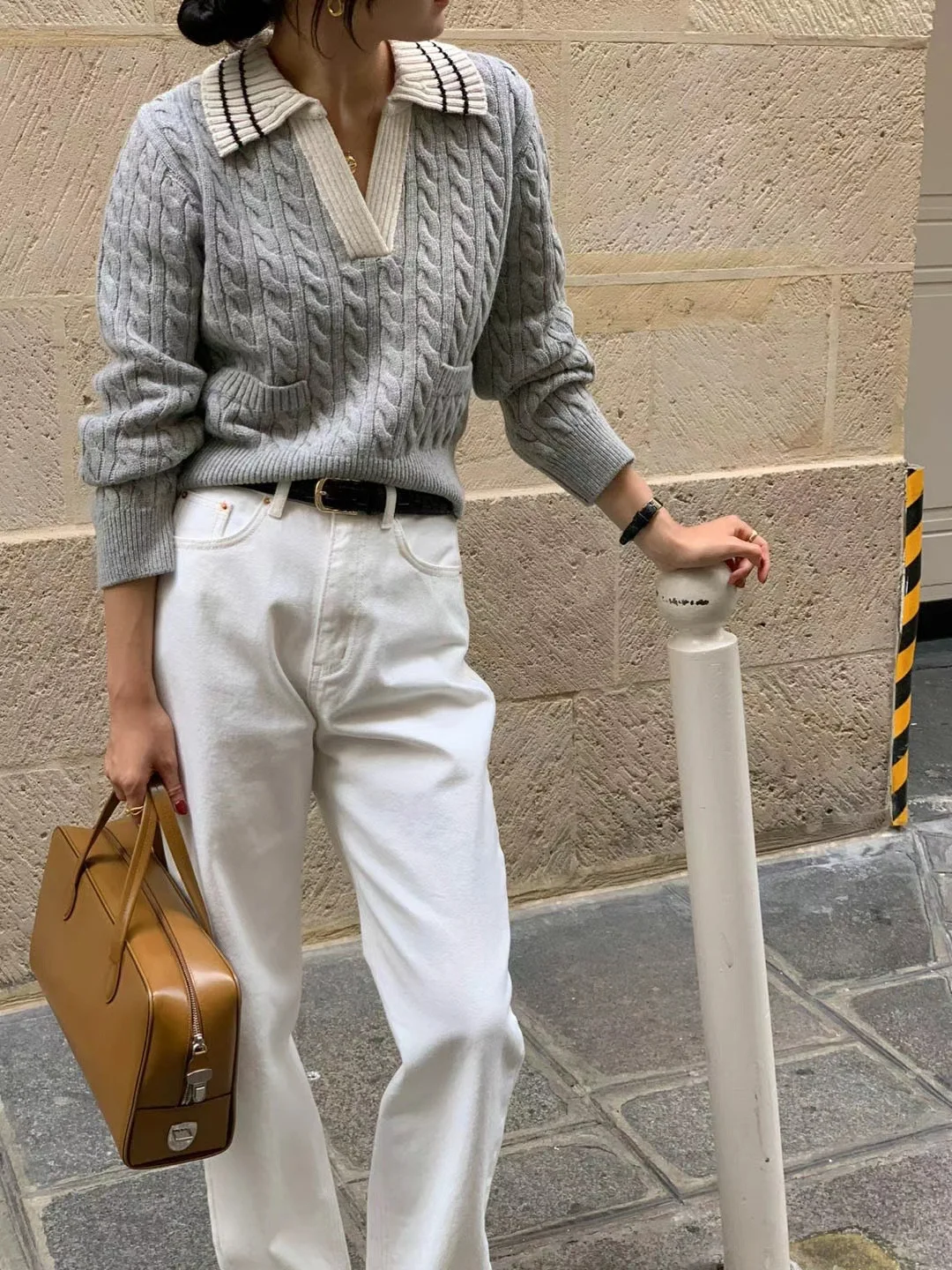 Smoid 2024 Winter Signature Knitted Sweater V-Ne College Sle Plaited Long Sve Straight Cut Korean Faion Commute Sle
Smoid 2024 Winter Signature Knitted Sweater V-Ne College Sle Plaited Long Sve Straight Cut Korean Faion Commute Sle