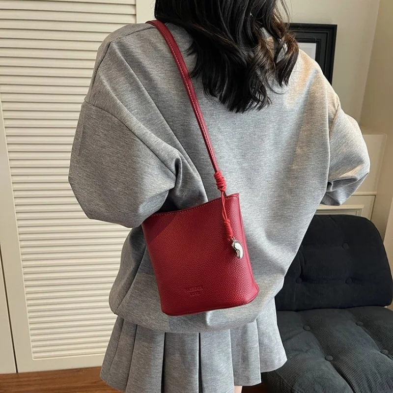 Luxury Messenger Bag For Women In Leather, Crossbody Design With Adjustable Strap, Elegant Classic Handbag By Brand
Luxury Messenger Bag For Women In Leather, Crossbody Design With Adjustable Strap, Elegant Classic Handbag By Brand