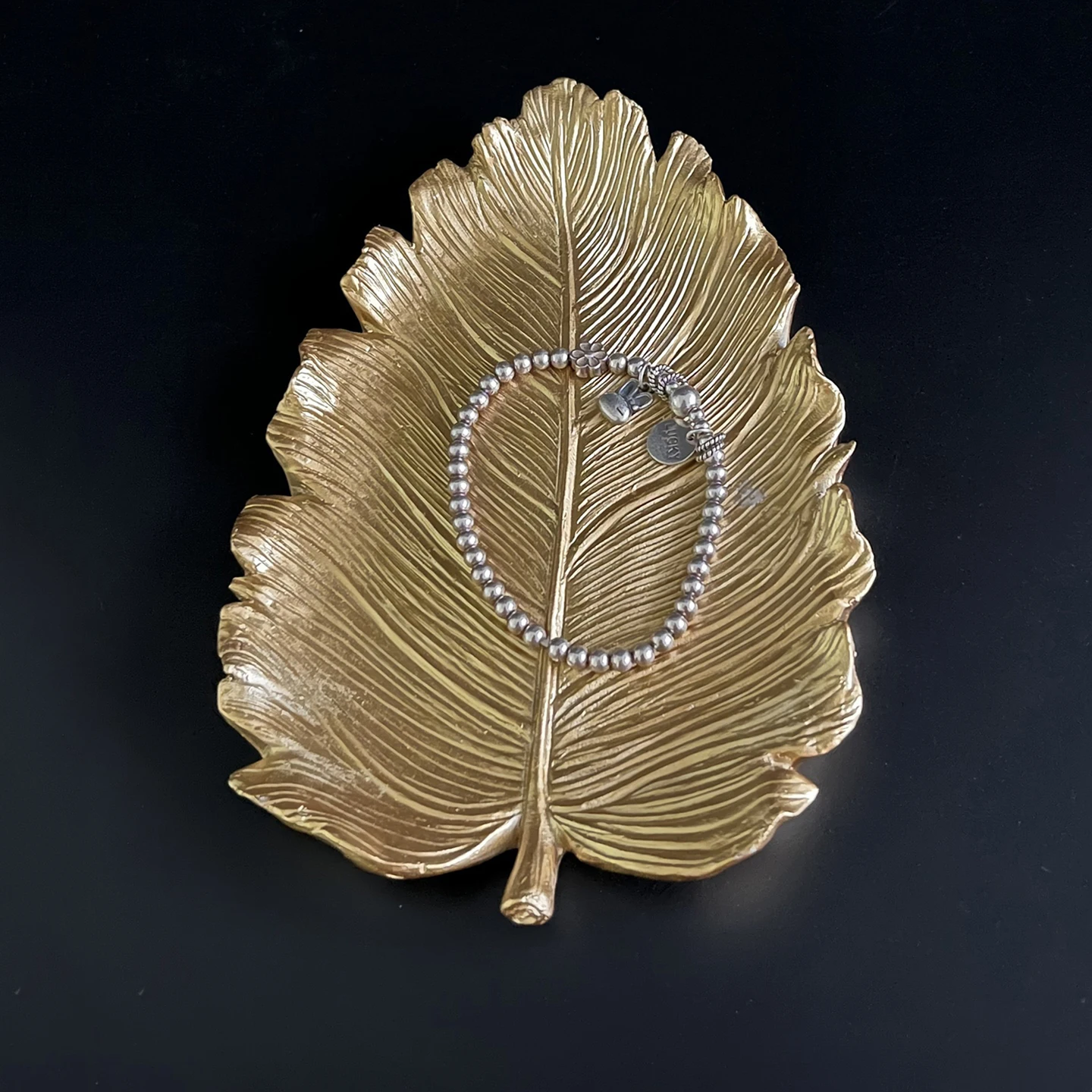 Jewelry Tray Leaf Shaped Dish Towel Plate Tray Gold Trinket Dish Small Rings Holder for Necklaces Keys
Jewelry Tray Leaf Shaped Dish Towel Plate Tray Gold Trinket Dish Small Rings Holder for Necklaces Keys