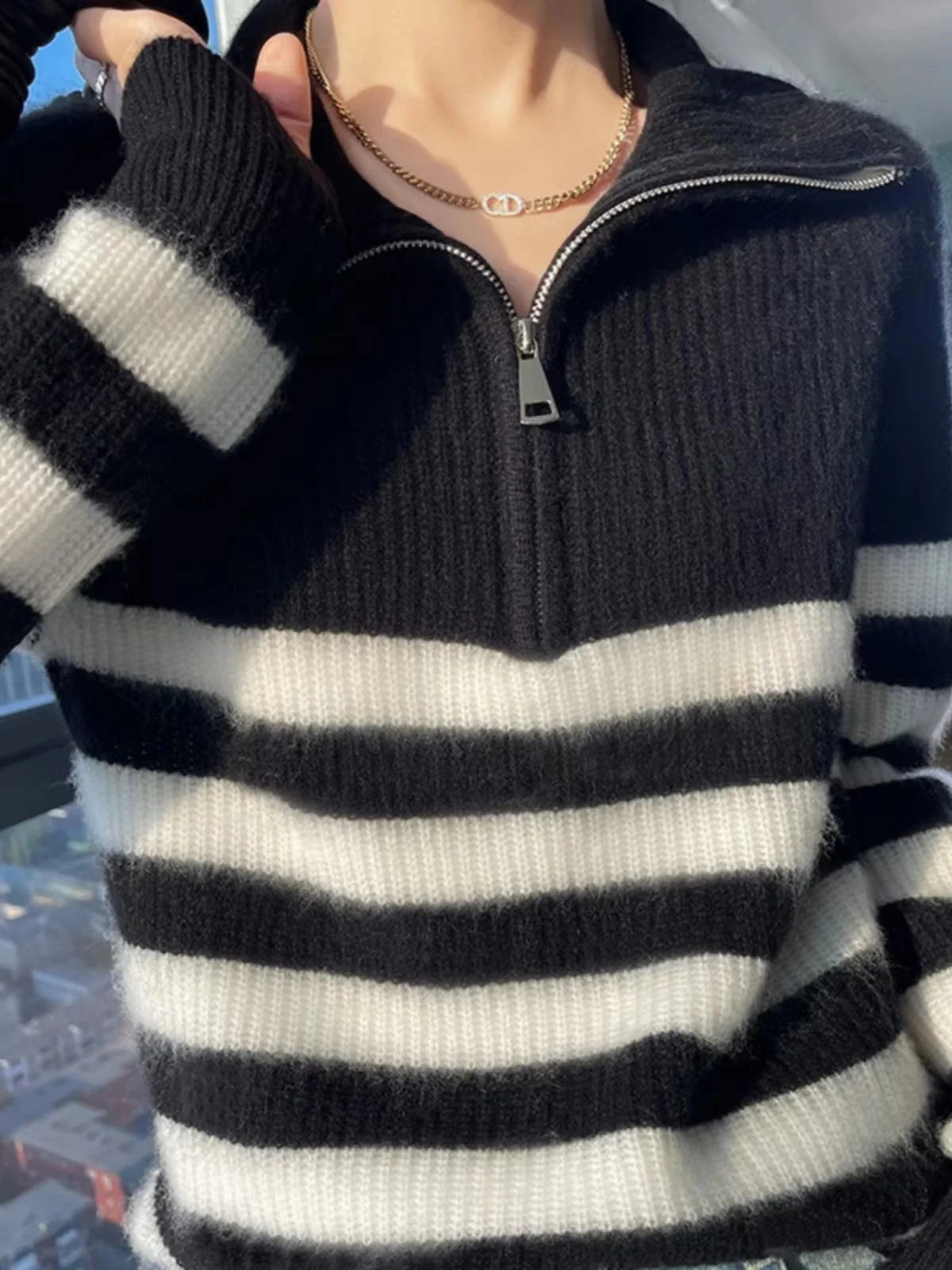 AMII Minimalism 100% Woolen Sweater Women Autumn 2024 Loose Commuter Batwing Sleeve High Collar Knitted Pullover Tops
AMII Minimalism 100% Woolen Sweater Women Autumn 2024 Loose Commuter Batwing Sleeve High Collar Knitted Pullover Tops