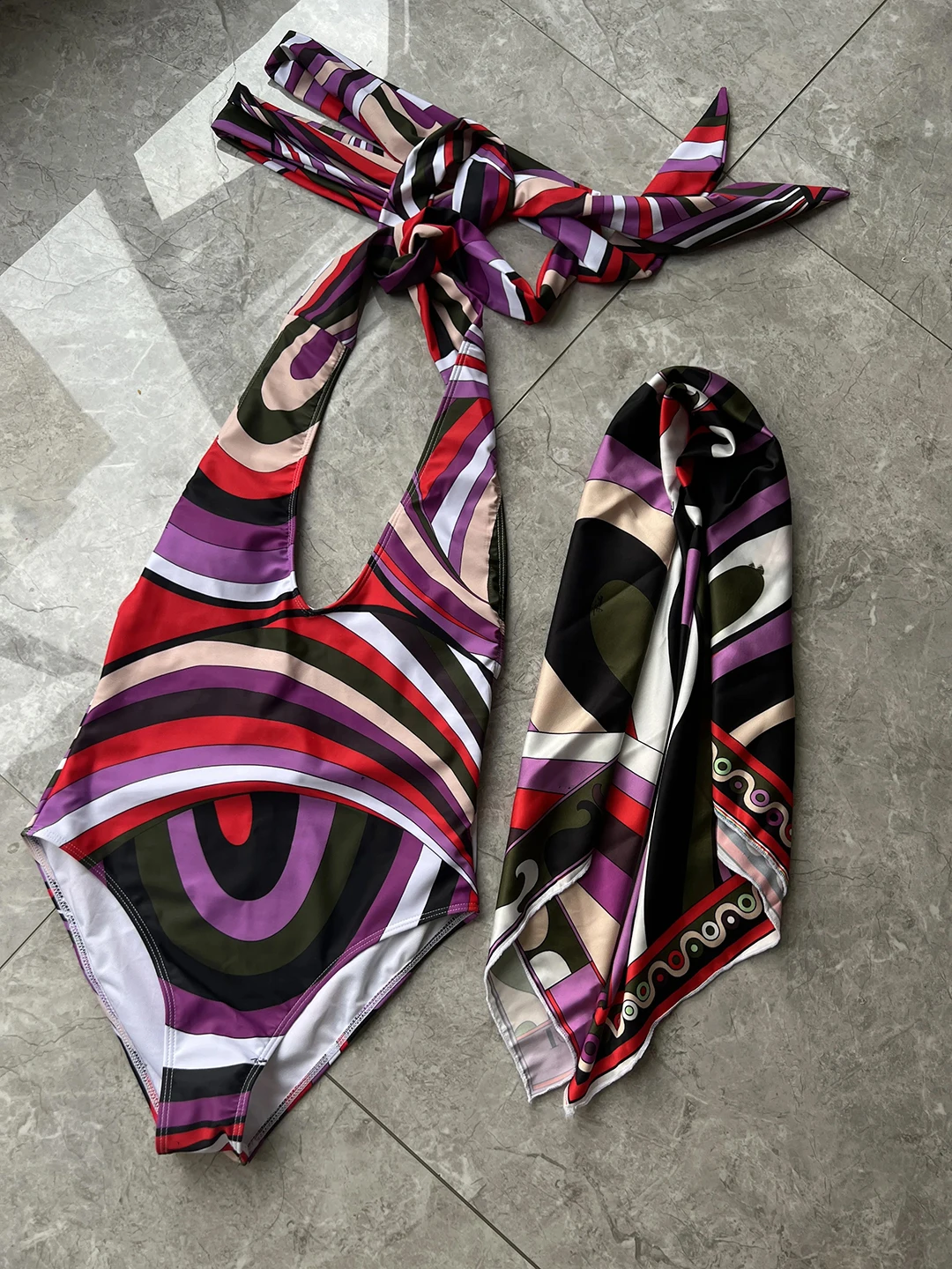 Women's Purple Scarf Swimsuits with Letter Signature Logo Lady Sexy Scarf Swimsuits Swimwear Beachwear
Women's Purple Scarf Swimsuits with Letter Signature Logo Lady Sexy Scarf Swimsuits Swimwear Beachwear