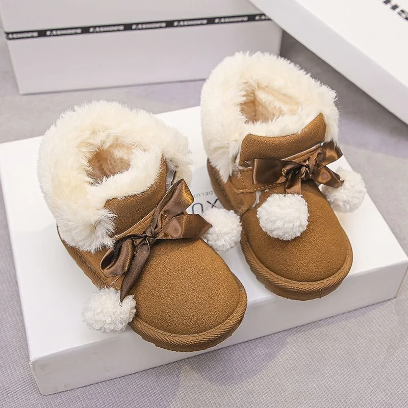 Теплые милые зимние сапоги для девочек, новинка зимы 2026, детская хлопковая обувь в китайском стиле для домашнего использования в детском саду
Теплые милые зимние сапоги для девочек, новинка зимы 2026, детская хлопковая обувь в китайском стиле для домашнего использования в детском саду