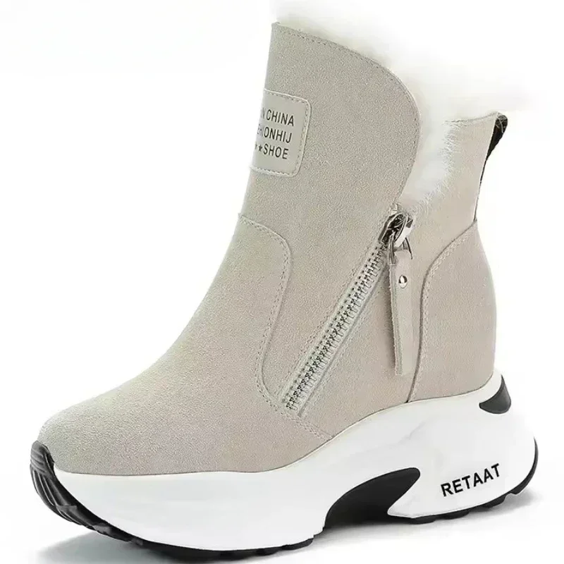 Pop 2025 Новые женские зимние ботинки из натуральной кожи, замши, натурального меха, 8,5 см, на платформе, на танкетке и молнии, женская зимняя обувь, теплые ботильоны
Pop 2025 Новые женские зимние ботинки из натуральной кожи, замши, натурального меха, 8,5 см, на платформе, на танкетке и молнии, женская зимняя обувь, теплые ботильоны