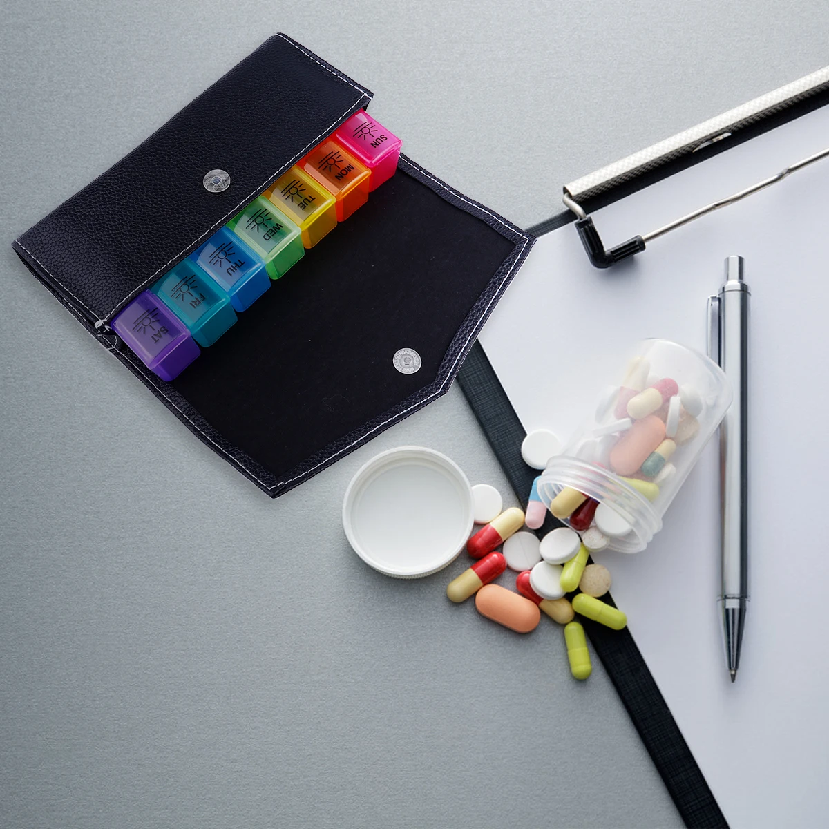 1 комплект, большая откидная крышка, аптечка, прозрачный пластиковый портативный чехол для таблеток, органайзер для хранения ювелирных изделий для путешествий, беруши
1 комплект, большая откидная крышка, аптечка, прозрачный пластиковый портативный чехол для таблеток, органайзер для хранения ювелирных изделий для путешествий, беруши