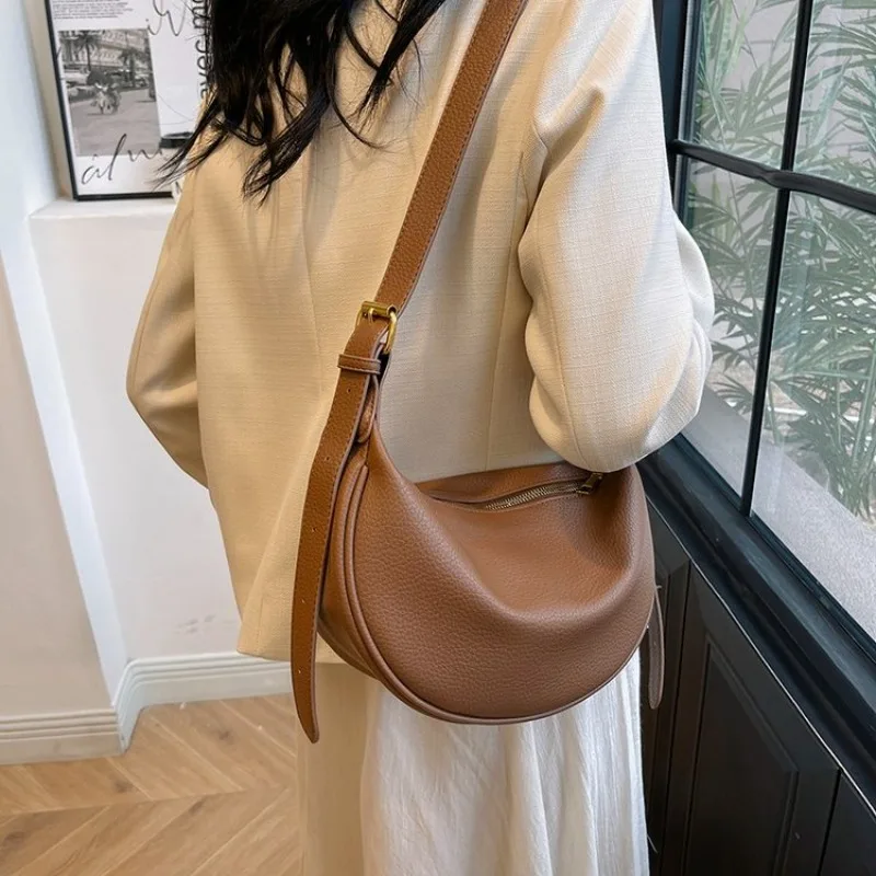 Vintage Chic Simple Diaper Bag A High-End Minimalist Leather Crossbody Bag For Stylish And Fashionable Luxury Women
Vintage Chic Simple Diaper Bag A High-End Minimalist Leather Crossbody Bag For Stylish And Fashionable Luxury Women