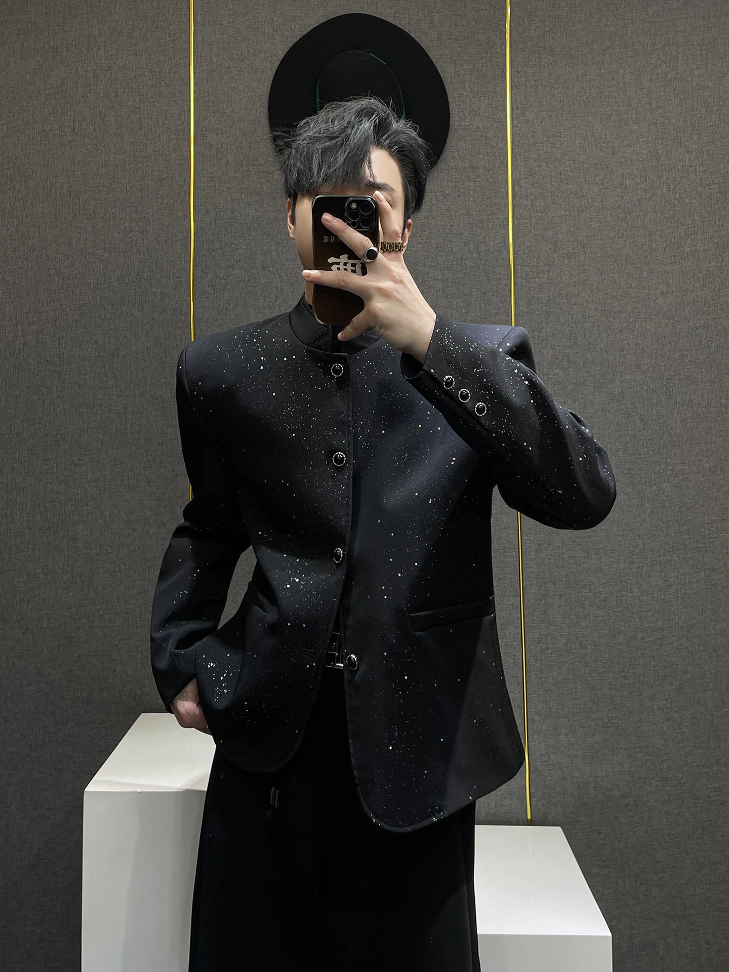 Bla Sequin Men's Suit Jaet New Chinese Sle Stand Collar oulder Pad Casual Western Clothes Faion Urban Youth Autumn
Bla Sequin Men's Suit Jaet New Chinese Sle Stand Collar oulder Pad Casual Western Clothes Faion Urban Youth Autumn