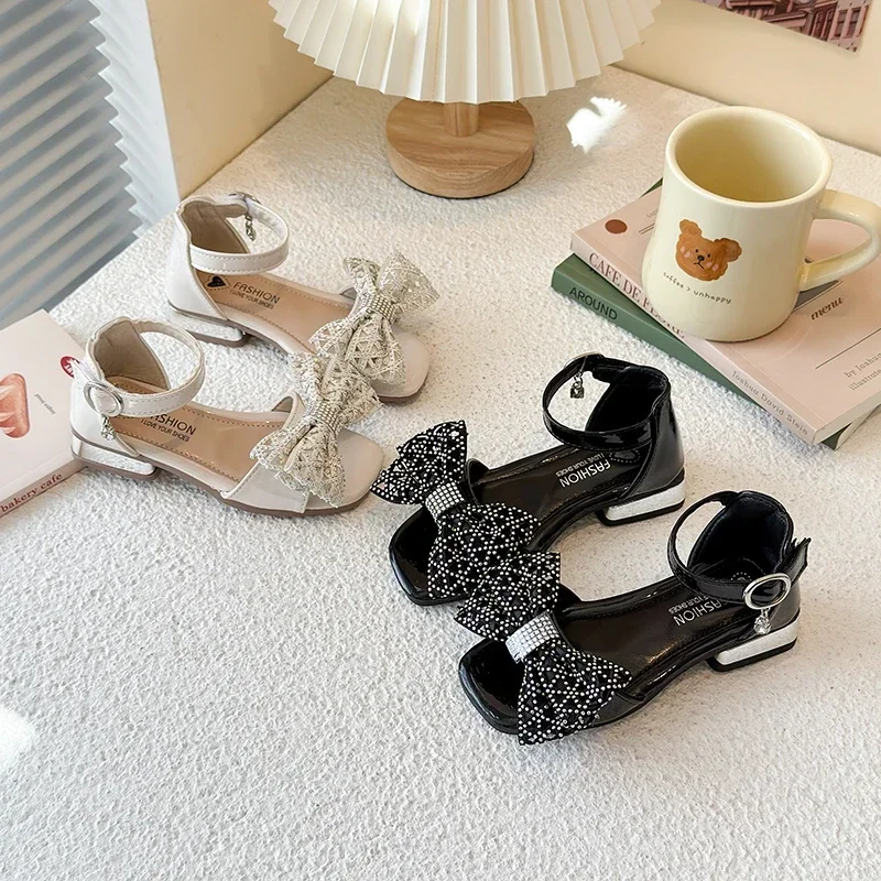 Girls Dress Shoes Soft Sole Non-slip Kids Sandals Shiny Sequins Big Bows 2025 Summer New Girls Princess Shoes Dance for Wedding
Girls Dress Shoes Soft Sole Non-slip Kids Sandals Shiny Sequins Big Bows 2025 Summer New Girls Princess Shoes Dance for Wedding