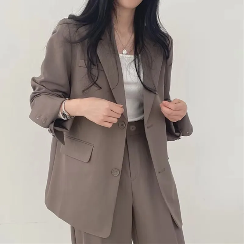 2025 Ladies Formal Blazer Women Jacket Long Sleeve Single Breasted Loose Female Business Work Wear Coat Spring Women Casual Suit
2025 Ladies Formal Blazer Women Jacket Long Sleeve Single Breasted Loose Female Business Work Wear Coat Spring Women Casual Suit