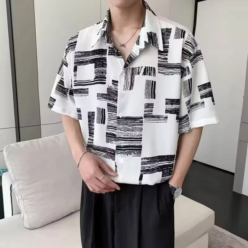 Summer 2025 New Fashion Men's Turn-down Collar Short Sleeve Printed Casual Trendy Basic Loose Shirts Male Clothes Coats Tops
Summer 2025 New Fashion Men's Turn-down Collar Short Sleeve Printed Casual Trendy Basic Loose Shirts Male Clothes Coats Tops