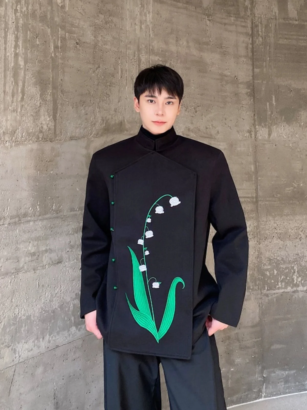 Winter Thiened Woolen Men's Suit Jaet with Embroidery Bellflower Zen Design Stand Collar Trendy Chinese Sle Long Sve
Winter Thiened Woolen Men's Suit Jaet with Embroidery Bellflower Zen Design Stand Collar Trendy Chinese Sle Long Sve