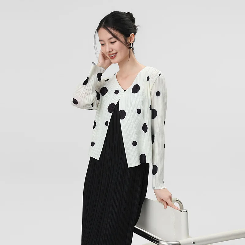 Miyake Women's Polka Dot Pleated Cardigan Top V Neck Long Sleeve Loose Print Fashion Outerwear Short Coat 2026 New 2DB6910
Miyake Women's Polka Dot Pleated Cardigan Top V Neck Long Sleeve Loose Print Fashion Outerwear Short Coat 2026 New 2DB6910