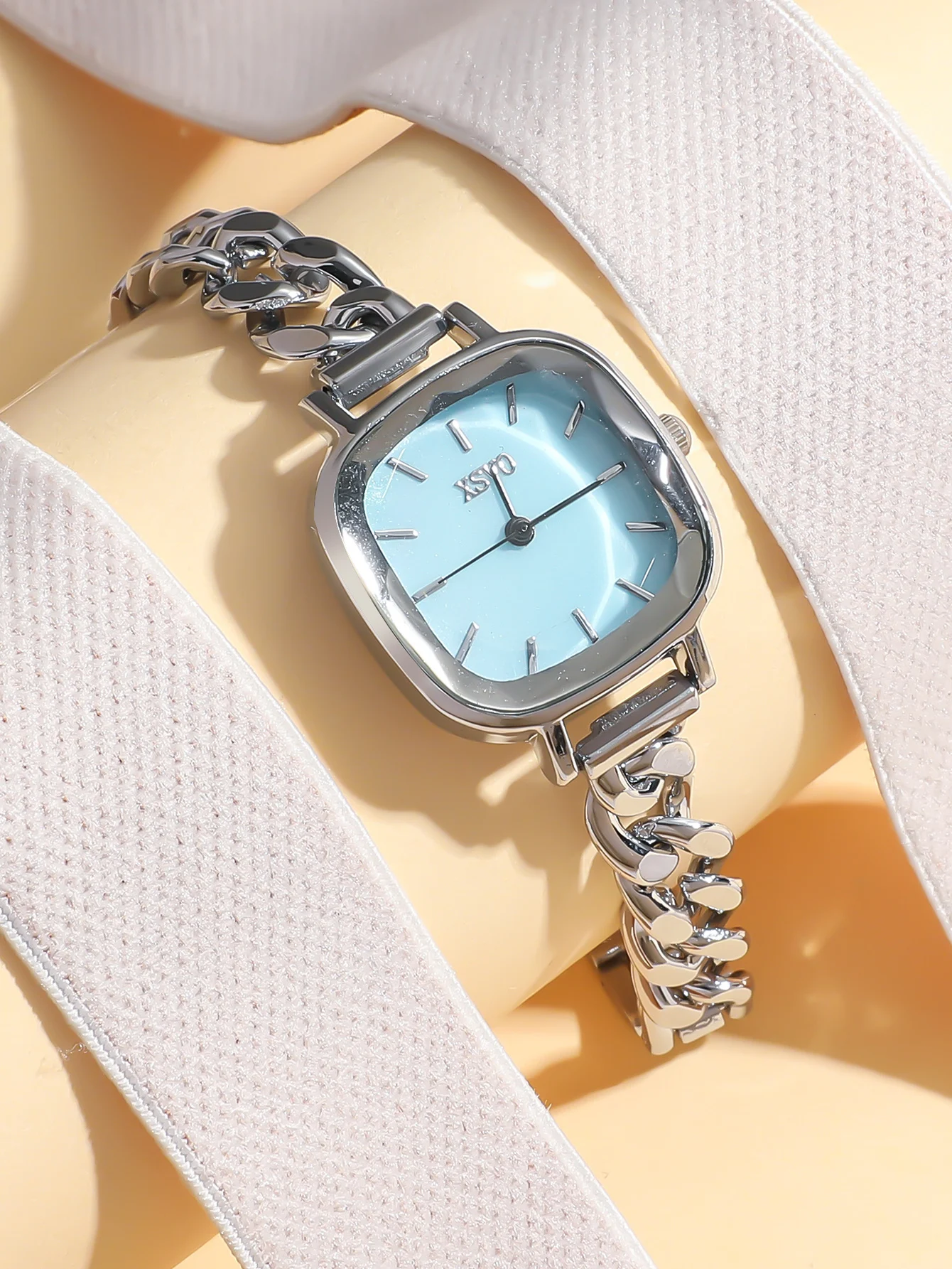 Модные женские часы с квадратным светло-голубым циферблатом - серебряный браслет-цепочка, минималистичные наручные часы в стиле Uzzang, свежие элегантные часы для платья
Модные женские часы с квадратным светло-голубым циферблатом - серебряный браслет-цепочка, минималистичные наручные часы в стиле Uzzang, свежие элегантные часы для платья