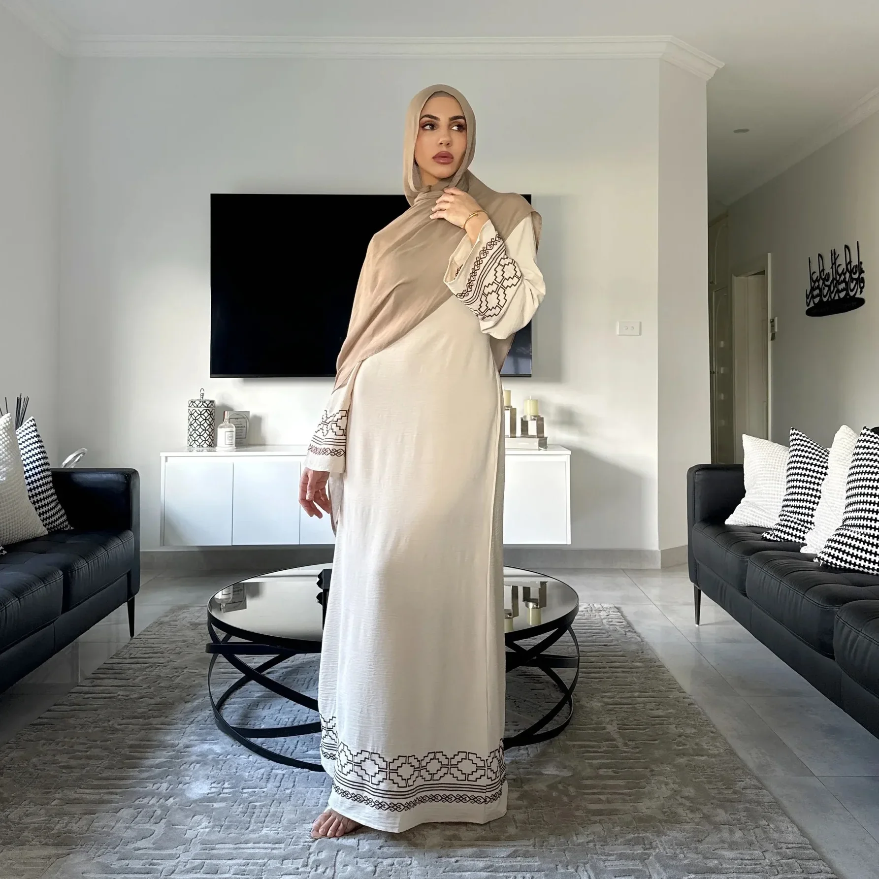Embroidery Muslim Abaya for Women Eid Dress Morocco Ramadan Abayas Kaftan Islam Vestidos Dubai Arab Long Robe Jalabiya Caftan
Embroidery Muslim Abaya for Women Eid Dress Morocco Ramadan Abayas Kaftan Islam Vestidos Dubai Arab Long Robe Jalabiya Caftan