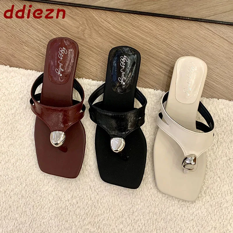 Fashion Metal Women Slippers Flip Flops Low Heel Shoes Female Non-Slip Slides Sandals Outdoor Casual Ladies Slippers Shoes
Fashion Metal Women Slippers Flip Flops Low Heel Shoes Female Non-Slip Slides Sandals Outdoor Casual Ladies Slippers Shoes