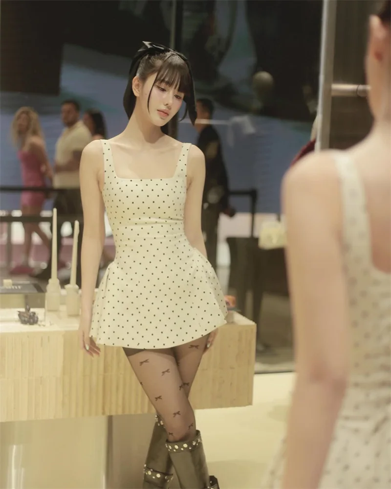 French Polka Dot Print Tank's Dress For Women 2025 New Spicy Girl Square Neck Short Dress Back Bandage A-line Sweet Summer Dress
French Polka Dot Print Tank's Dress For Women 2025 New Spicy Girl Square Neck Short Dress Back Bandage A-line Sweet Summer Dress