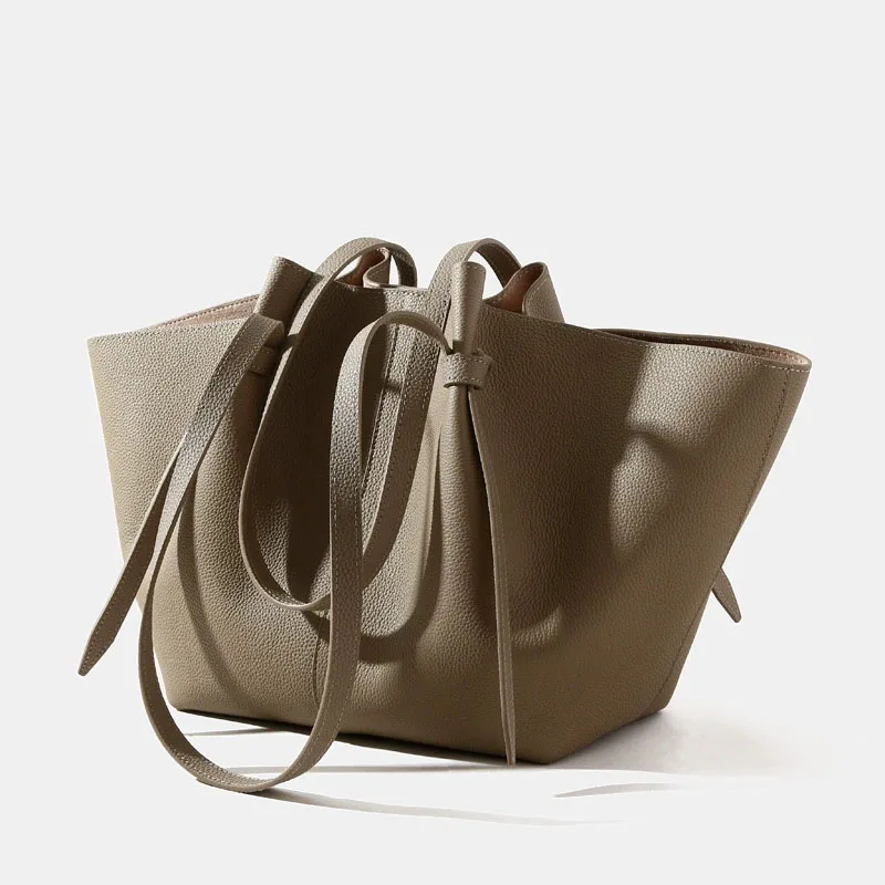 New Top Layer Cowhide Large Capacity Tote Bag Removable Inner Liner Shoulder Bag Trendy Commuter Leather Women's Bag Party Bags
New Top Layer Cowhide Large Capacity Tote Bag Removable Inner Liner Shoulder Bag Trendy Commuter Leather Women's Bag Party Bags