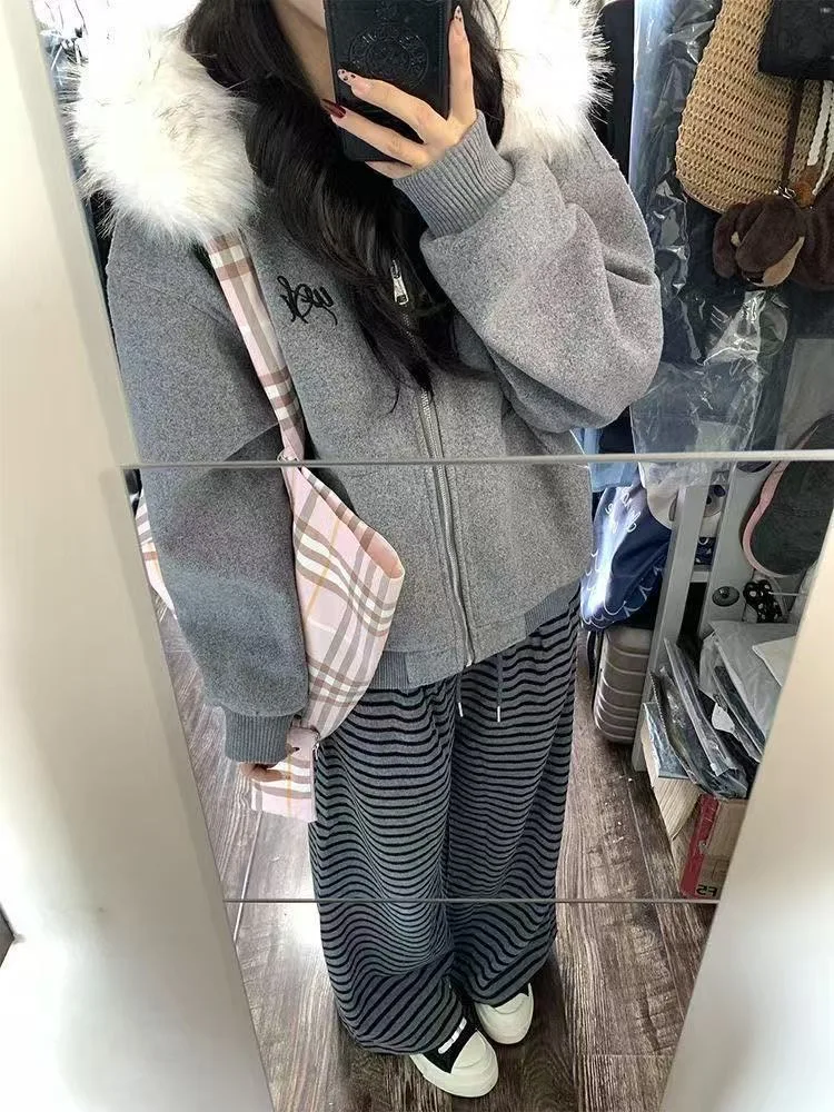 Gray Woolen Coat Women's Thickened Fleece Lined Zipper Cardigan Outerwear Lazy Style Fashion Trend Autumn Winter New Arrival
Gray Woolen Coat Women's Thickened Fleece Lined Zipper Cardigan Outerwear Lazy Style Fashion Trend Autumn Winter New Arrival