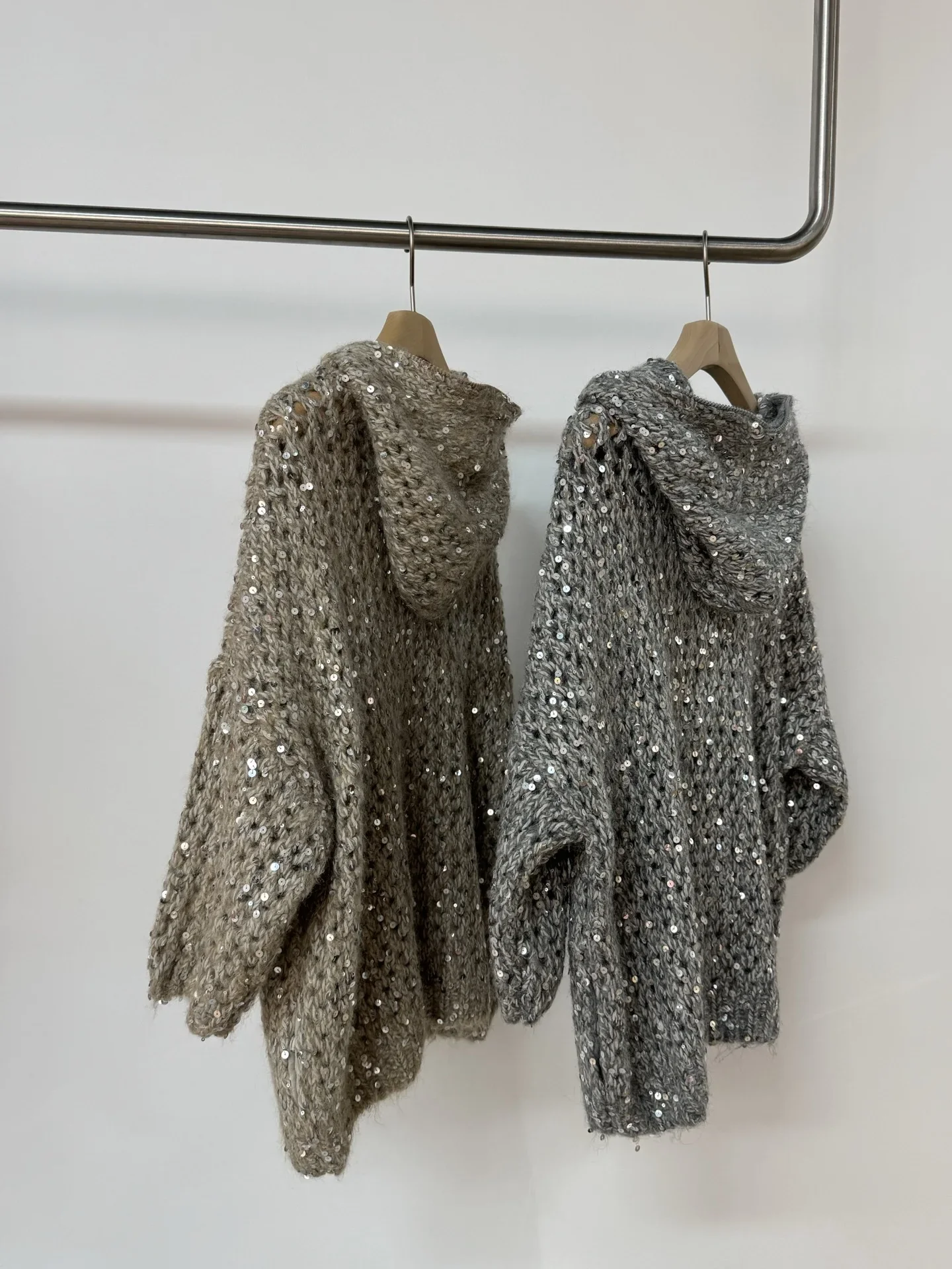 Women's Sequined Knitted Cardigan Autumn 2025 Hollow Out Long Sleeve Solid Color Vintage Mohair Wool Blend Hooded Sweater
Women's Sequined Knitted Cardigan Autumn 2025 Hollow Out Long Sleeve Solid Color Vintage Mohair Wool Blend Hooded Sweater