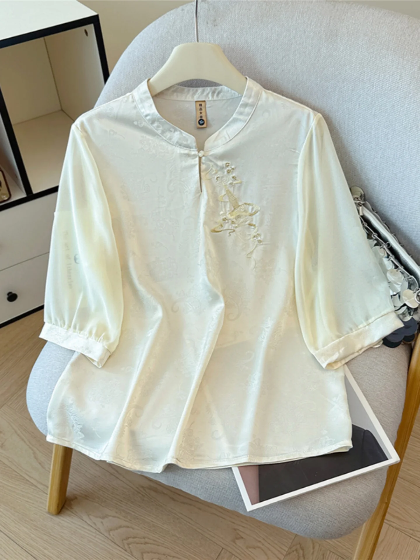 New Chinese Style Short Sleeve Embroidered Shirt Women Summer 2026 plus Size Flattering Button up Base Layer Top
New Chinese Style Short Sleeve Embroidered Shirt Women Summer 2026 plus Size Flattering Button up Base Layer Top