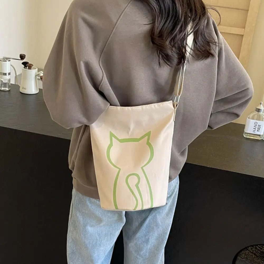 Versatile Cute Cat Canvas Bag Women's Shoulder Bag New Trend Large Capacity Bucket Bag Handbag
Versatile Cute Cat Canvas Bag Women's Shoulder Bag New Trend Large Capacity Bucket Bag Handbag