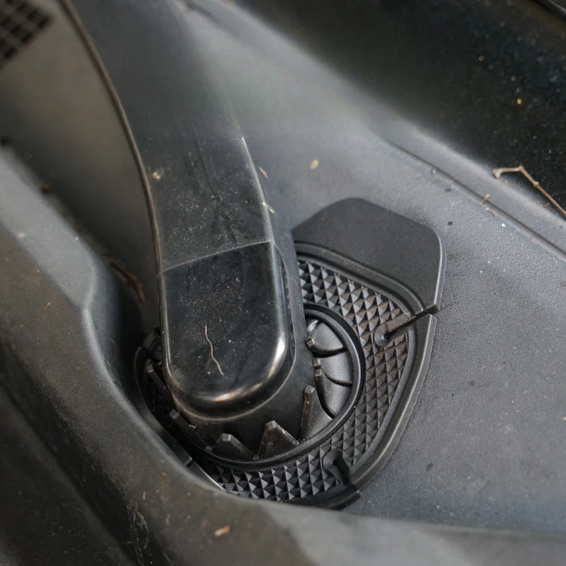 2Pcs Car Wiper Hole Guard Cover Protector Wiper Anti-dust Anti-fall Leaf Clogging Wiper Hole Sealing Glue Cover
2Pcs Car Wiper Hole Guard Cover Protector Wiper Anti-dust Anti-fall Leaf Clogging Wiper Hole Sealing Glue Cover
