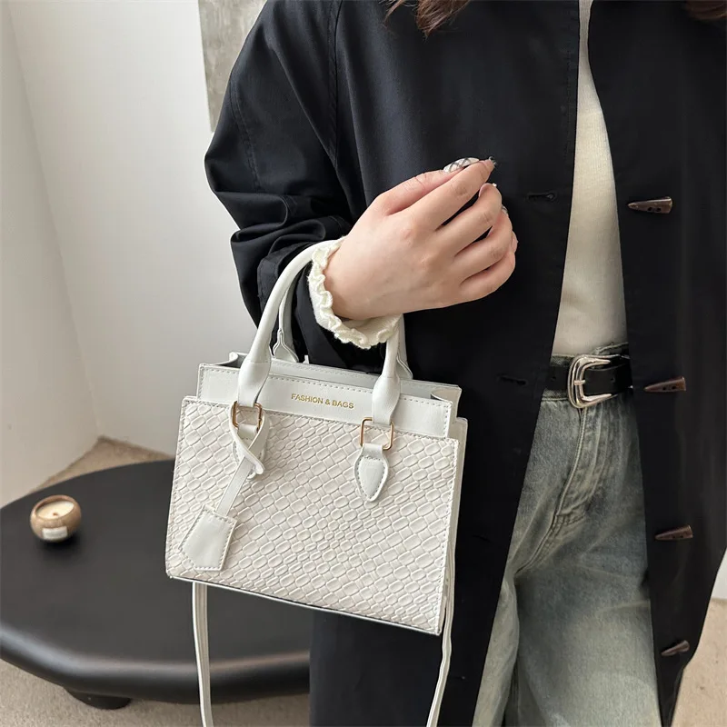 Минималистичная сумка через плечо, роскошная сумка через плечо для женщин, универсальная сумка-тоут «день-ночь», высококачественная сумка с верхней ручкой, модная сумка на слинге
Минималистичная сумка через плечо, роскошная сумка через плечо для женщин, универсальная сумка-тоут «день-ночь», высококачественная сумка с верхней ручкой, модная сумка на слинге 