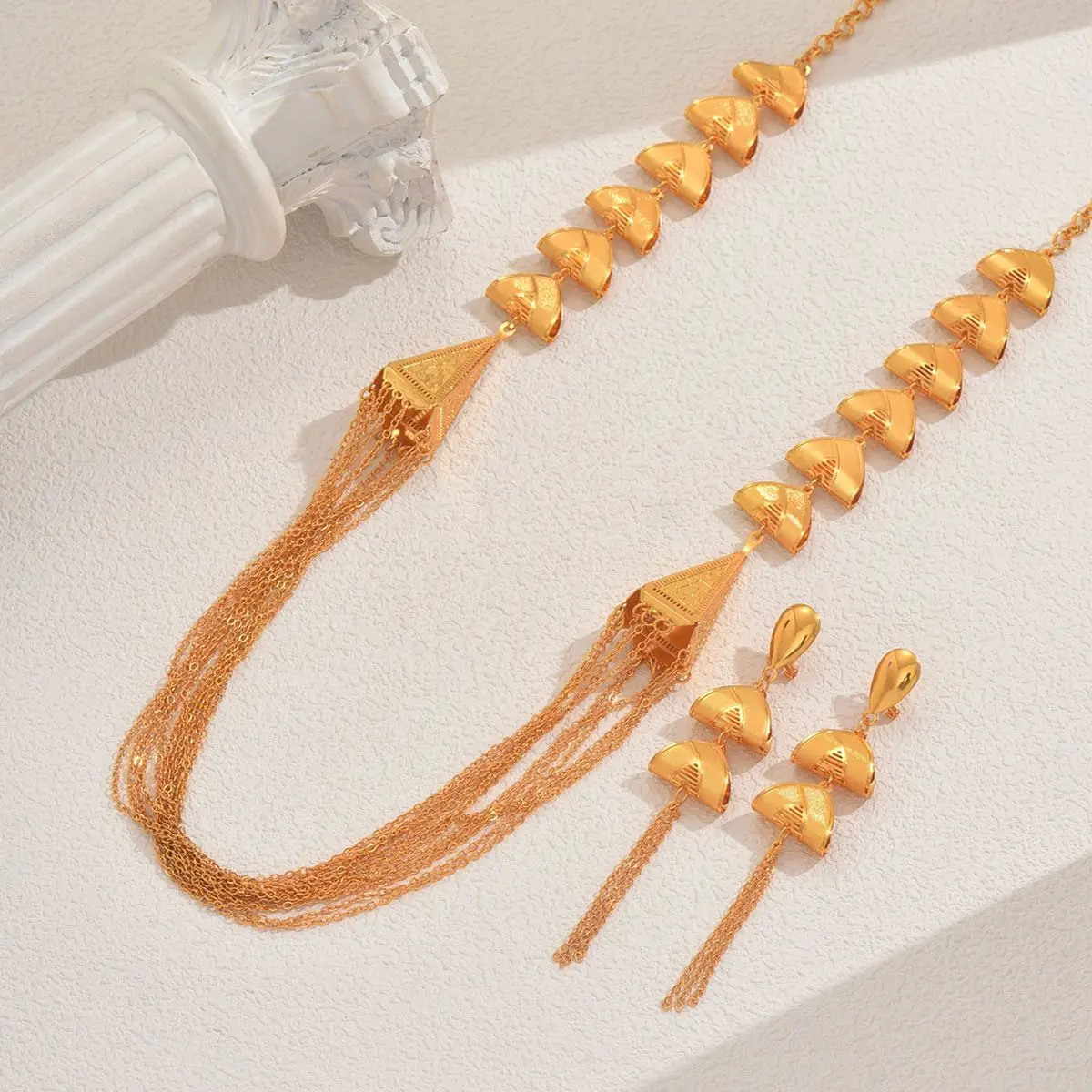 New Fashion High-end Dubai 24K Gold Plated Necklace and Earrings Set for a Lover's Bridal Party Accessories 333
New Fashion High-end Dubai 24K Gold Plated Necklace and Earrings Set for a Lover's Bridal Party Accessories 333