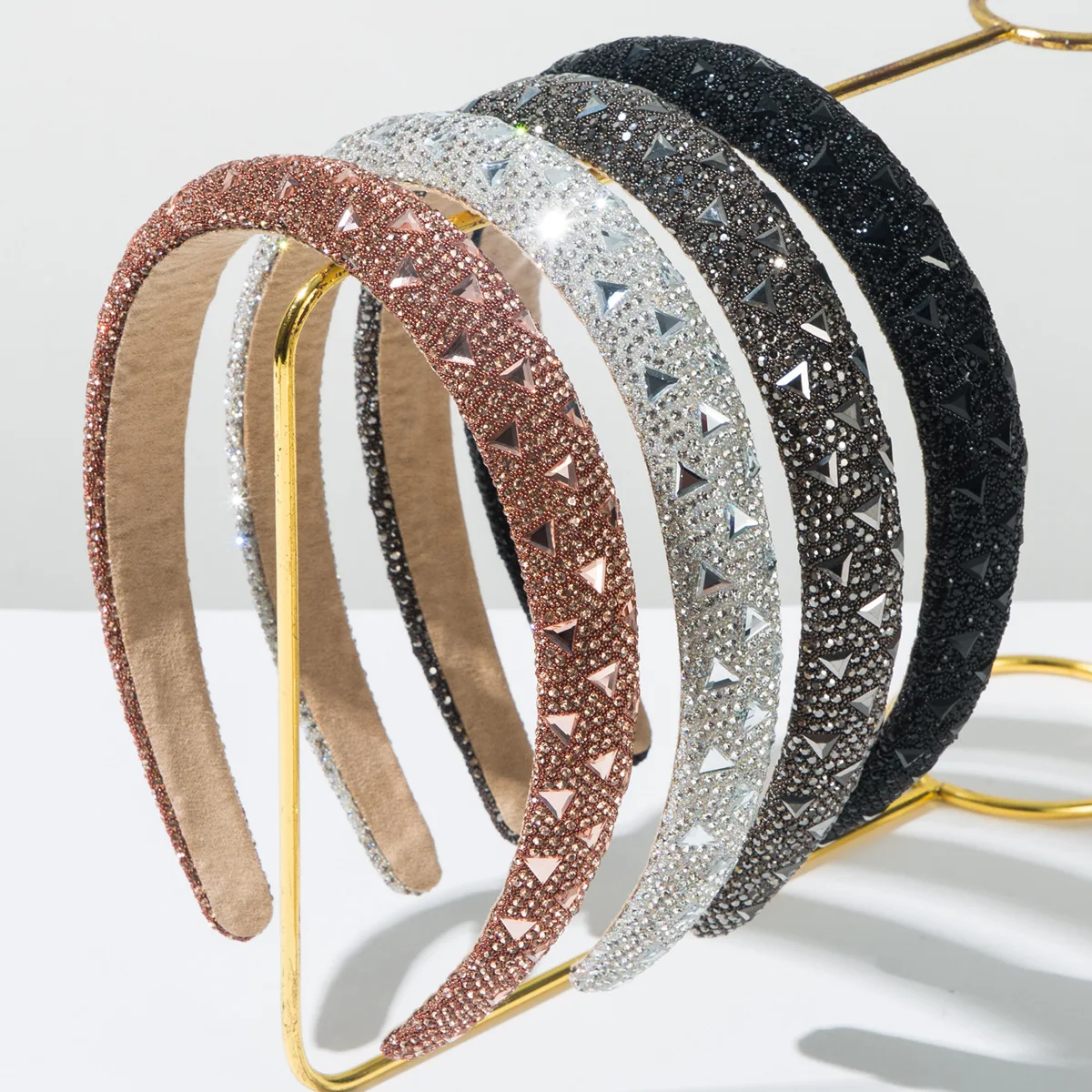 New light luxury style famous warm fashion high-end headband super flash triangular glass rhinestone headband hair accessories
New light luxury style famous warm fashion high-end headband super flash triangular glass rhinestone headband hair accessories
