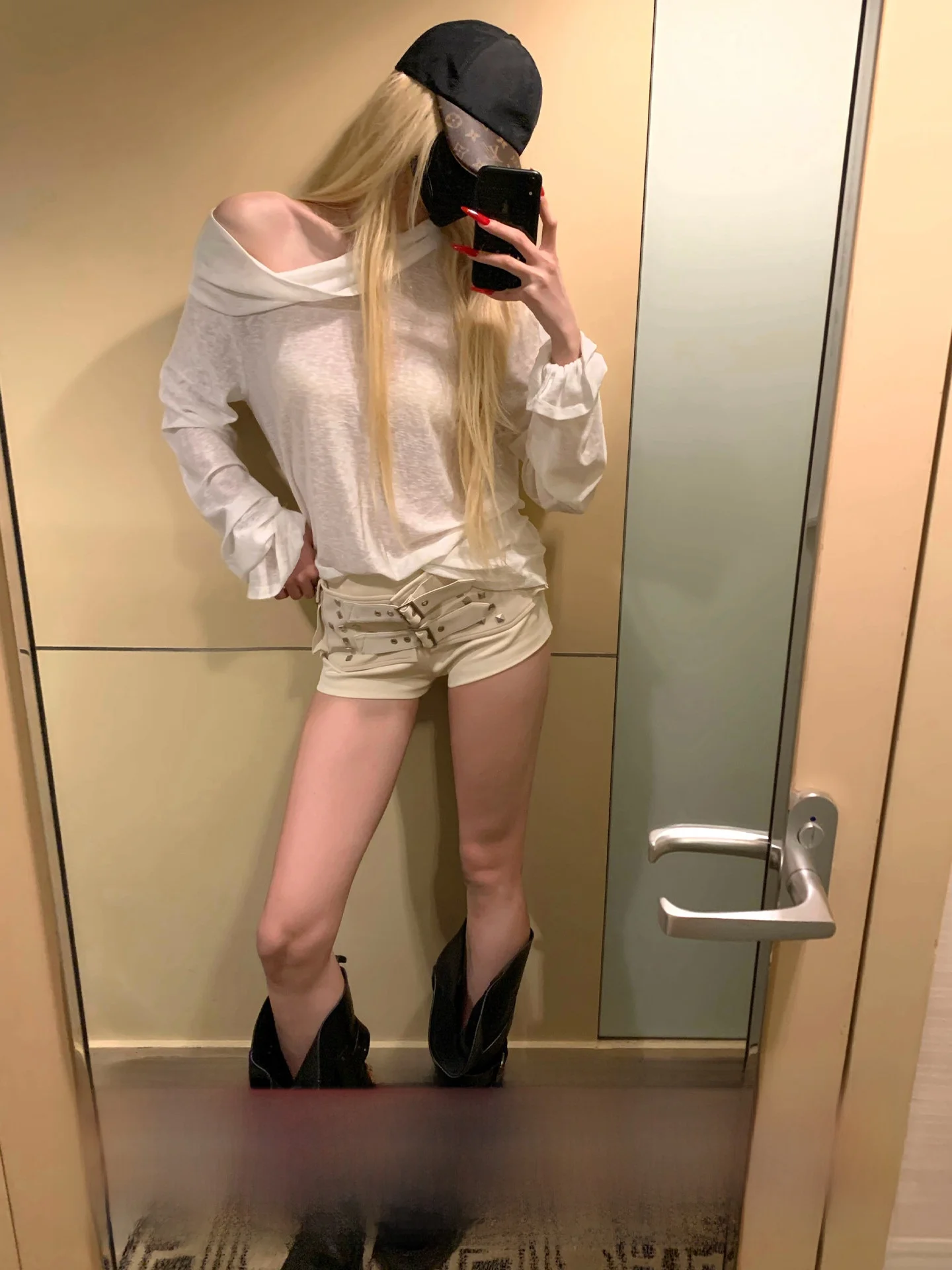 Шорты с низкой талией в стиле панк, с декоративными заклепками, из полиэстера, на молнии, прямого кроя, для дерзких девушек
Шорты с низкой талией в стиле панк, с декоративными заклепками, из полиэстера, на молнии, прямого кроя, для дерзких девушек