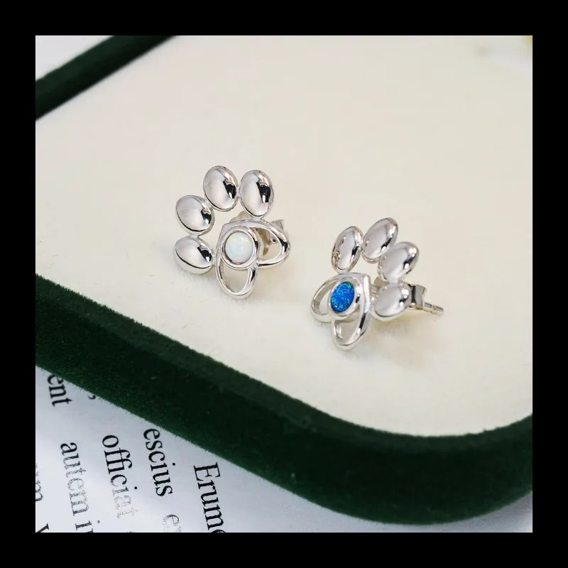 New Small Fresh Personalized Creative Cat Claw Footprint Earrings S925 Silver Round Opal Love Cute Stud Earrings
New Small Fresh Personalized Creative Cat Claw Footprint Earrings S925 Silver Round Opal Love Cute Stud Earrings