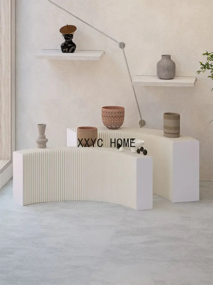 Multi-Functional Showcase of Long Display Rack in Exhibition Stand and Shopping Mall
Multi-Functional Showcase of Long Display Rack in Exhibition Stand and Shopping Mall