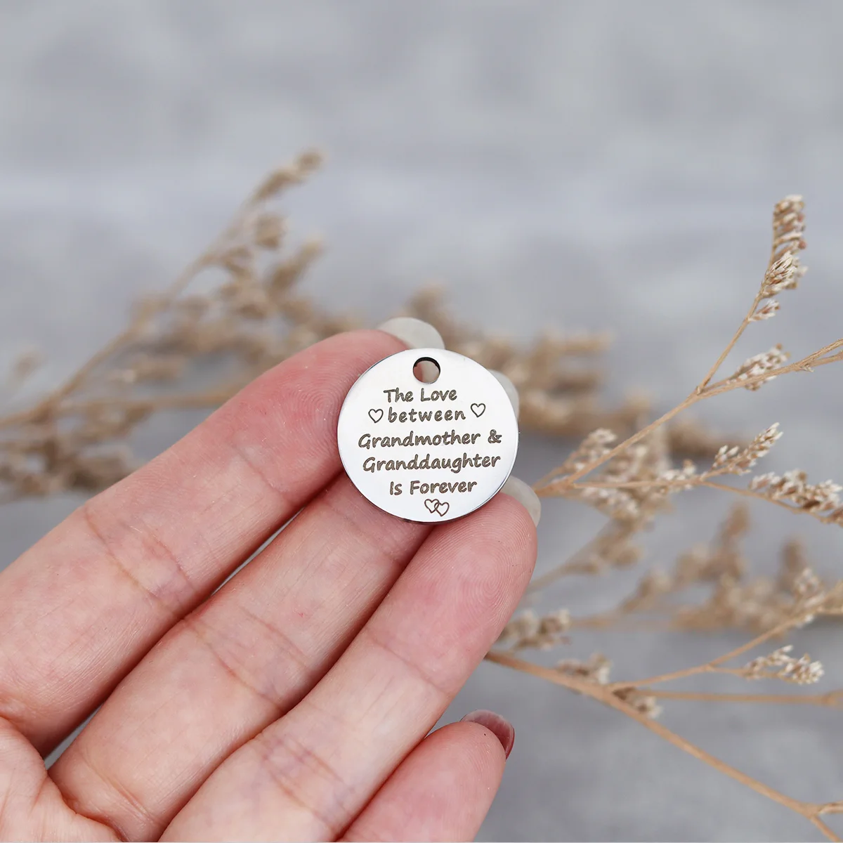 3pcs/Lot The Love Between Grandmother & Granddaughter Is Forever Laser Engraved Charm For Necklace Keychain Jewelry Making Diy
3pcs/Lot The Love Between Grandmother & Granddaughter Is Forever Laser Engraved Charm For Necklace Keychain Jewelry Making Diy