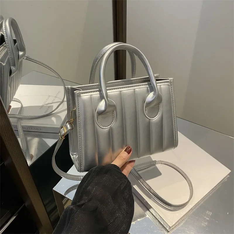 Niche pleated organ handbag women's fashion portable small square bag versatile messenger bag
Niche pleated organ handbag women's fashion portable small square bag versatile messenger bag