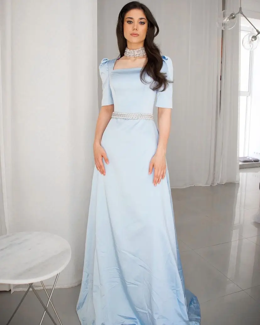 Santorini Sky Blue Prom Dresses Beaded Sash Square Neck Evening Party Gowns Half Sleeves Zipper Back Bridesmaid Dress Weddings
Santorini Sky Blue Prom Dresses Beaded Sash Square Neck Evening Party Gowns Half Sleeves Zipper Back Bridesmaid Dress Weddings