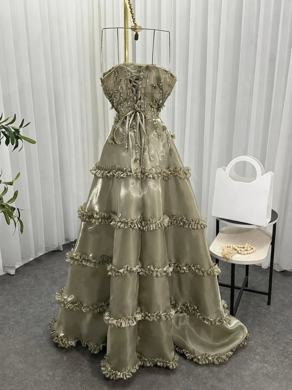 Aenyrst Elegant Luxurious Strapless Green Evening Dresses Sequins Satin Prom Dress For Girl Customized Ball Flowers 2026
Aenyrst Elegant Luxurious Strapless Green Evening Dresses Sequins Satin Prom Dress For Girl Customized Ball Flowers 2026