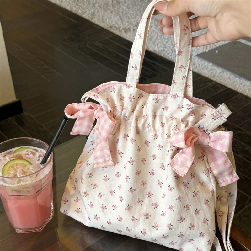 Sweet Korean Fashion Student Girl Shoulder Bag Portable Large Capacity Flower Printed Tote Bag With Lace Bow Fashion Handbag
Sweet Korean Fashion Student Girl Shoulder Bag Portable Large Capacity Flower Printed Tote Bag With Lace Bow Fashion Handbag