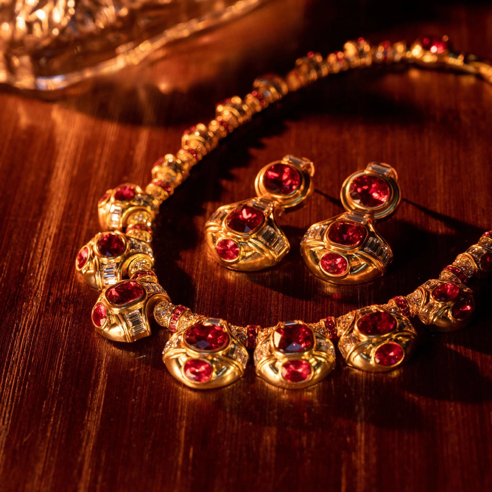 Jewelry Necklace Earrings Jewelry Set with Red Beads Vintage Luxury Statement Accessories for Women Elegant Party Gift Set
Jewelry Necklace Earrings Jewelry Set with Red Beads Vintage Luxury Statement Accessories for Women Elegant Party Gift Set