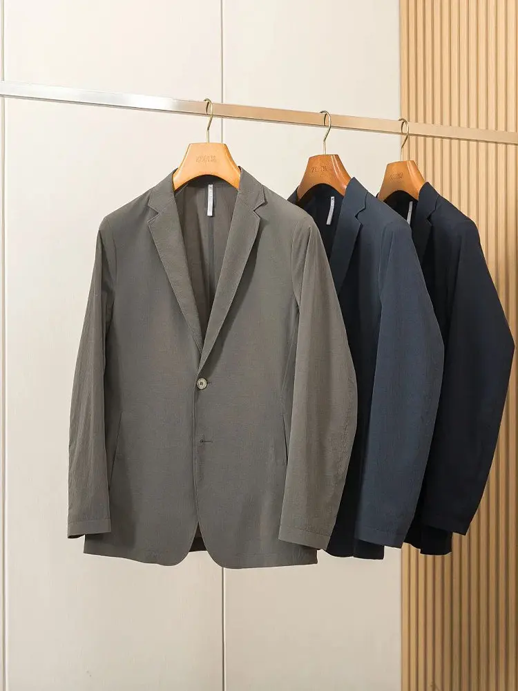 Универсальный деловой повседневный мужской костюм премиум-класса для весны и лета, эластичный, из ткани с эффектом коры дерева, немнущийся, модный городской стиль
Универсальный деловой повседневный мужской костюм премиум-класса для весны и лета, эластичный, из ткани с эффектом коры дерева, немнущийся, модный городской стиль