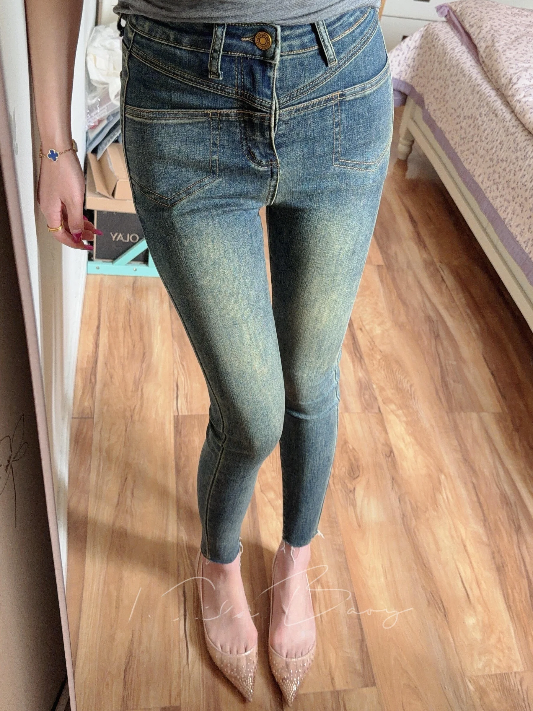 High Waist Slim Fit Denim Jeans Korean Style Bootcut Pants with Hip Padding Nine Point Elastic Retro Trousers for Women
High Waist Slim Fit Denim Jeans Korean Style Bootcut Pants with Hip Padding Nine Point Elastic Retro Trousers for Women