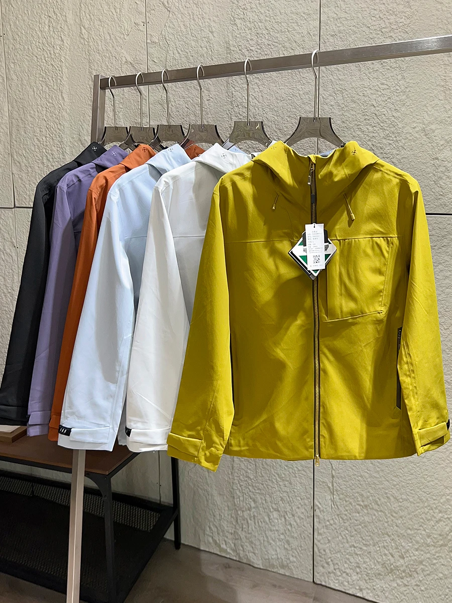 Outdoor Men's Casual Hooded Hardshell Jacket Windproof Polyester Fiber Standard Fit Autumn Winter Three-Proof Technology
Outdoor Men's Casual Hooded Hardshell Jacket Windproof Polyester Fiber Standard Fit Autumn Winter Three-Proof Technology