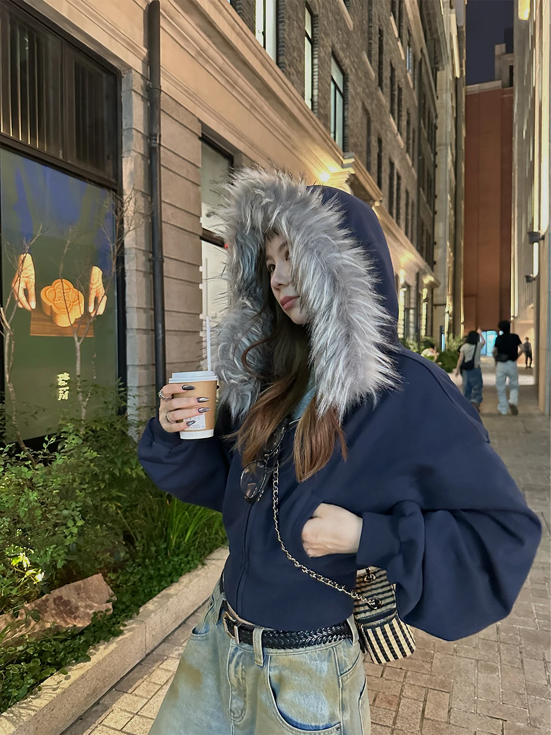 D YANGJUN Высококачественное пальто с меховым воротником синего цвета для женщин, повседневное свободное пальто на молнии с застежкой-молнией Long Sve Jaet
D YANGJUN Высококачественное пальто с меховым воротником синего цвета для женщин, повседневное свободное пальто на молнии с застежкой-молнией Long Sve Jaet