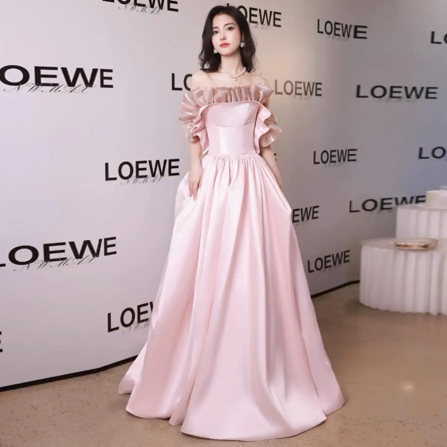Graceful Satin Ruffles Evening Dresses High Quality Strapless Sleeveless Celebrity Gowns Plus Size Prom Dress Customized 2025
Graceful Satin Ruffles Evening Dresses High Quality Strapless Sleeveless Celebrity Gowns Plus Size Prom Dress Customized 2025